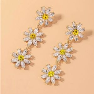 Daisies 🌼 for your ears ! Earrings ! #jewelry